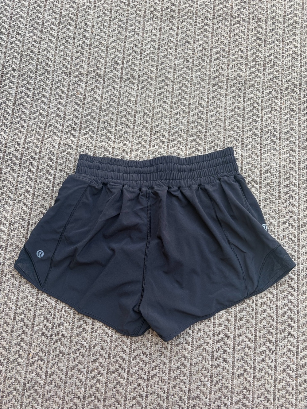 Lululemon Black Hotty Hot High-Rise Lined Shorts 2.5” Size 4 - Picture 10 of 12